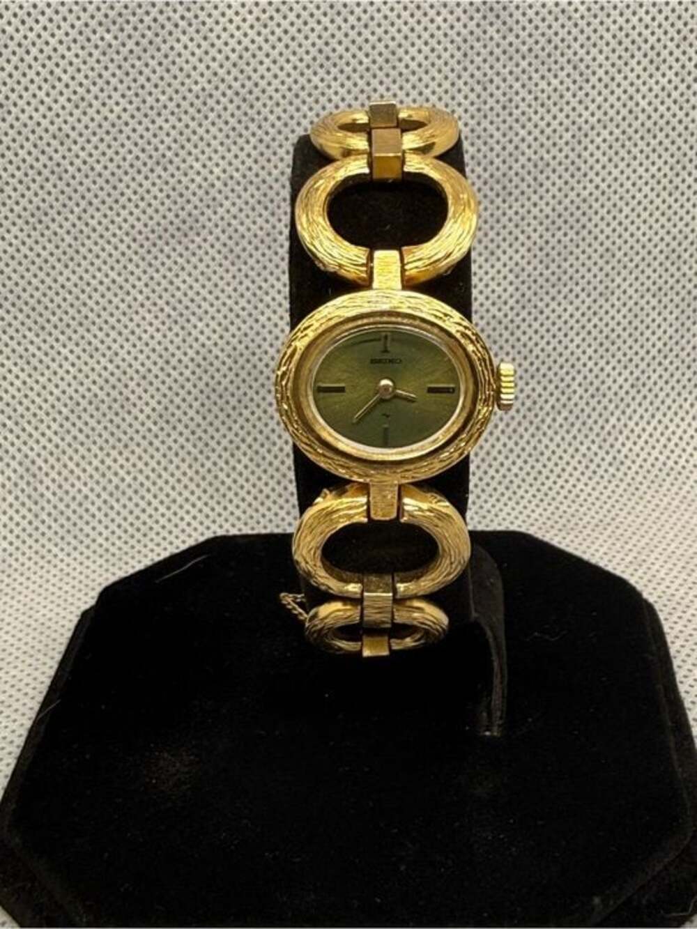Seiko Vintage Gold Tone Quartz Bracelet Watch Textured Gold Dial  Manual Wind